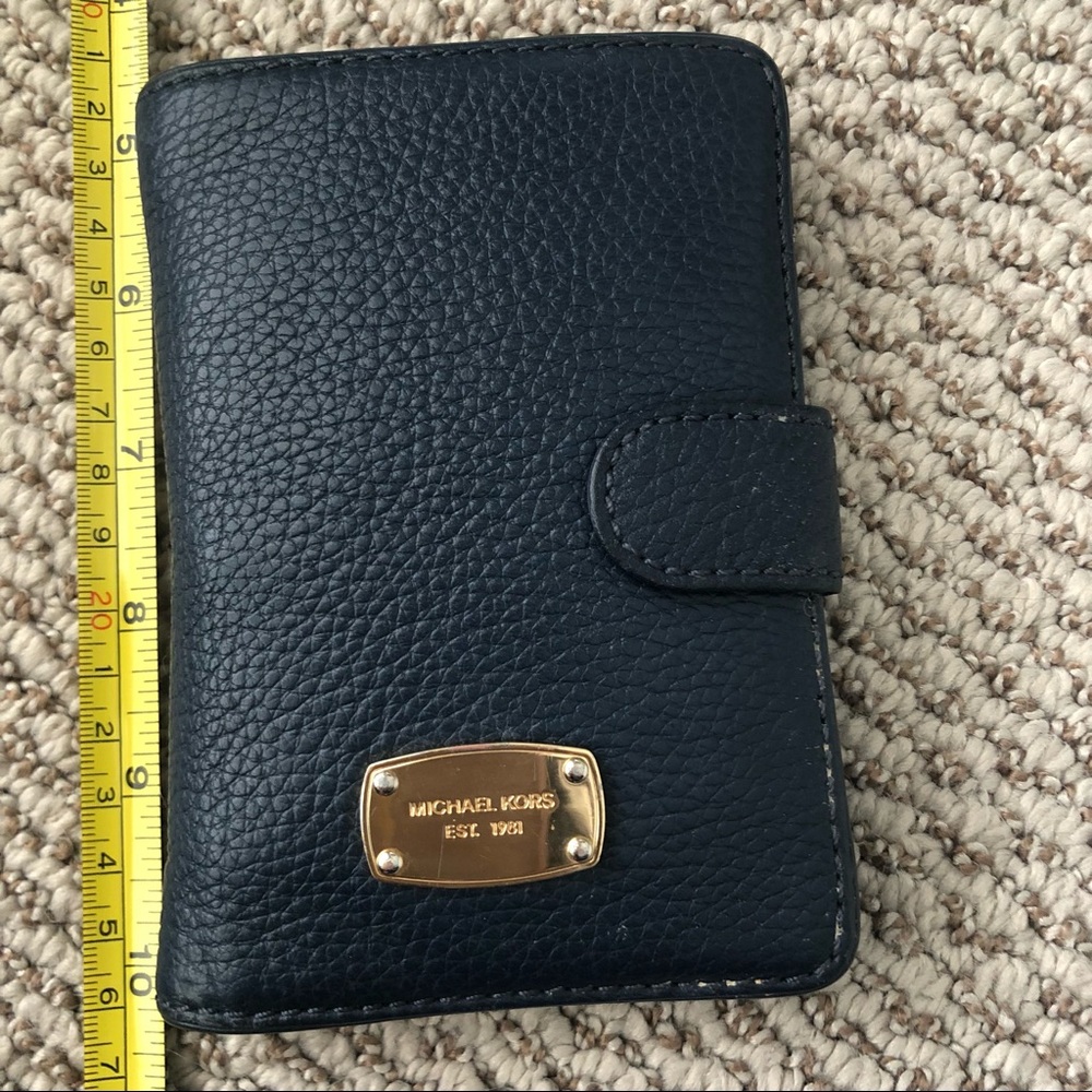 Small leather wallet